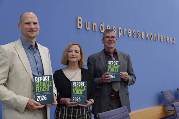 Report Globale Flucht vorgestellt 2026-0601 Deutschland, Berlin Bundespressekonferenz: Vorstellung des Reports Globale Flucht 2026. Im Bild v.l.: Dr. Benamin Etzold, BICC - bonn International Centre for Conflict Studies, Dr. Franck Düvell, Universität Osnabrück, Prof. Dr. Petra Bendel, Universität Erlangen-Nürnberg.