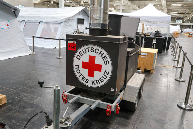 Interschutz 2026 - Presserundgang Mobiles Feldkrankenhaus Mit dem mobilen Feldkrankenhaus kann das DRK dort helfen, wo die Not am größten ist. Feldkrankenhaus auf der Weltleitmesse für die Bereiche Rettungsdienst, Brand- bzw. Katastrophenschutz und Sicherheit. Hannover, Niedersachsen, DEU, Deutschland, 01.06.2026