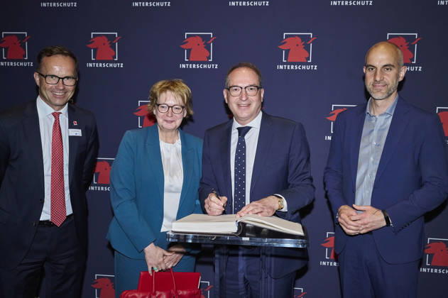 Jochen Köckler, Daniela Behrens, Alexander Dobrindt und Belit Onay beim Eröffnungsrundgang über die Interschutz 2026 , der Weltleitmesse für Feuerwehr, Rettungswesen und Bevölkerungsschutz, auf dem Messegelände. Hannover, 01.06.2026