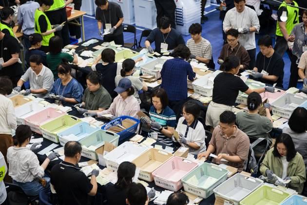 June 3, 2026, Seoul, South Korea: Poll workers count ballots after the conclusion of voting in South KoreaÃ¢â‚¬â ¢s local elections on Wednesday, June 3, 2026 in Seoul, South Korea. Seoul South Korea - ZUMAh163 20260603_znp_h163_036 Copyright: xJintakxHanx