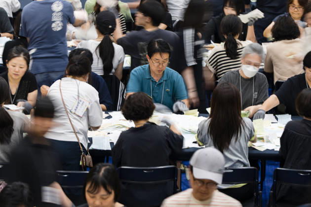 June 3, 2026, Seoul, South Korea: Poll workers count ballots after the conclusion of voting in South KoreaÃ¢â‚¬â ¢s local elections on Wednesday, June 3, 2026 in Seoul, South Korea. Seoul South Korea - ZUMAh163 20260603_znp_h163_039 Copyright: xJintakxHanx
