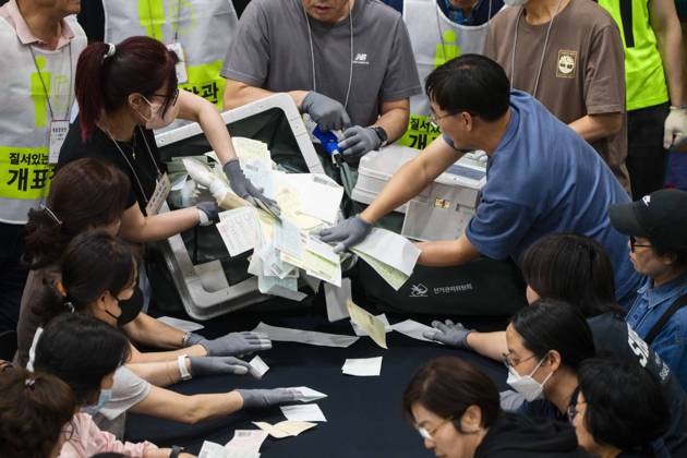 June 3, 2026, Seoul, South Korea: Poll workers count ballots after the conclusion of voting in South KoreaÃ¢â‚¬â ¢s local elections on Wednesday, June 3, 2026 in Seoul, South Korea. Seoul South Korea  - ZUMAh163 20260603_znp_h163_022 Copyright: xJintakxHanx