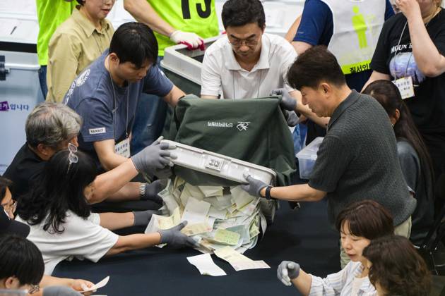 June 3, 2026, Seoul, South Korea: Poll workers count ballots after the conclusion of voting in South KoreaÃ¢â‚¬â ¢s local elections on Wednesday, June 3, 2026 in Seoul, South Korea. Seoul South Korea - ZUMAh163 20260603_znp_h163_046 Copyright: xJintakxHanx