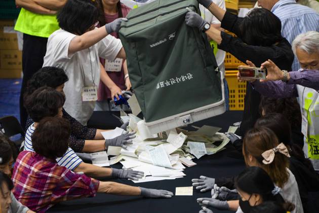 June 3, 2026, Seoul, South Korea: Poll workers count ballots after the conclusion of voting in South KoreaÃ¢â‚¬â ¢s local elections on Wednesday, June 3, 2026 in Seoul, South Korea. Seoul South Korea  - ZUMAh163 20260603_znp_h163_040 Copyright: xJintakxHanx