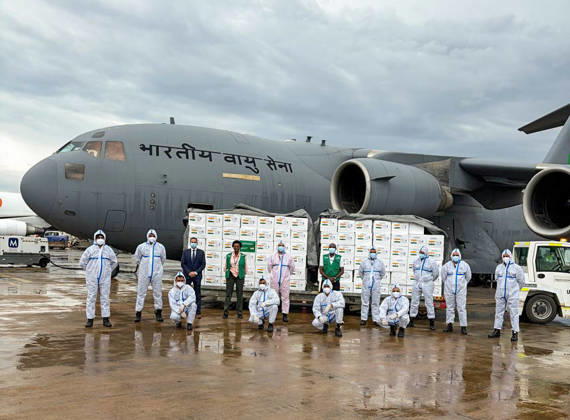 News Bilder des Tages RECORD DATE NOT STATED An IAF C-17 Globemaster-III airlifts critical medical aid from New Delhi to Uganda to combat the Ebola virus outbreak New Delhi, Jun 03 (ANI): An IAF C-17 Globemaster-III airlifts critical medical aid from New Delhi to Uganda to combat the Ebola virus outbreak, on Tuesday. (@IAF_MCC X ANI Photo) New Delhi Delhi India Copyright: xANIx ANI_20260603063