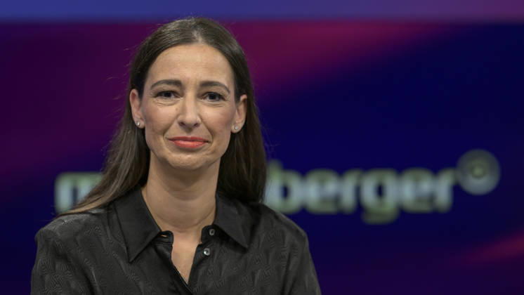 News Bilder des Tages v.l.: Pinar Atalay (RTL ntv), GER, Berlin, Studio, zu Gast bei Maischberger, politische Talkshow, TV, Format, mit Moderatorin Sandra Maischberger, Das Erste, aus Adlershof Am Studio 20, 03.06. 2026, Copyright: HMBxMedia UwexKoch