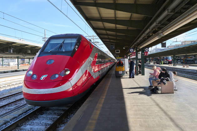 Trenitalia Trains At Bari Centrale Station A Trenitalia Frecciarossa 1000 high-speed train stands at a platform of Bari Centrale station as passengers wait and railway workers operate on the platform, on March 9, 2026, in Bari, Italy. Bari Italy  Copyright: xMatteoxDellaxTorrex originalFilename: dellatorre-notitle260210_np6H6.jpg