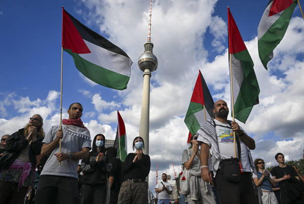 Pro-Palestinian protest in Berlin BERLIN, GERMANY - JUNE 5: People, holding Palestinian flags, stage a pro-Palestinian protest as they gather at Neptunbrunnen Square in Berlin, Germany on June 5, 2026. Halil Sagirkaya Anadolu Berlin Germany. Editorial use only. Please get in touch for any other usage.  Copyright: x2026xAnadoluxHalilxSagirkayax