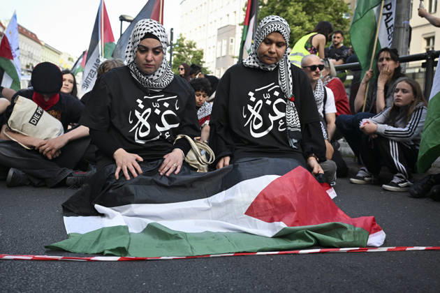Pro-Palestinian protest in Berlin BERLIN, GERMANY - JUNE 5: People, holding Palestinian flags, stage a pro-Palestinian protest as they gather at Neptunbrunnen Square in Berlin, Germany on June 5, 2026. Halil Sagirkaya Anadolu Berlin Germany. Editorial use only. Please get in touch for any other usage.  Copyright: x2026xAnadoluxHalilxSagirkayax