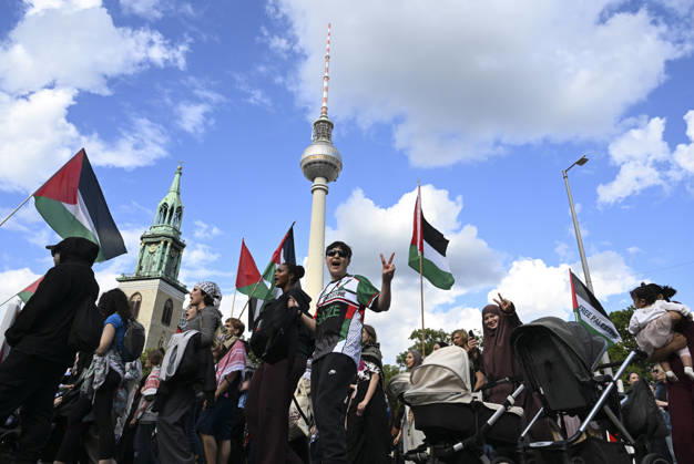 Pro-Palestinian protest in Berlin BERLIN, GERMANY - JUNE 5: People, holding Palestinian flags, stage a pro-Palestinian protest as they gather at Neptunbrunnen Square in Berlin, Germany on June 5, 2026. Halil Sagirkaya Anadolu Berlin Germany. Editorial use only. Please get in touch for any other usage.  Copyright: x2026xAnadoluxHalilxSagirkayax