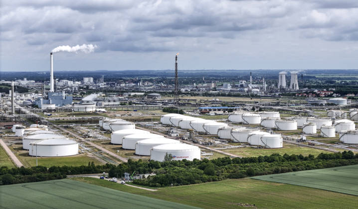 TotalEnergies Raffinerie Mitteldeutschland GmbH Öltanks der TotalEnergies Raffinerie Mitteldeutschland GmbH, Leuna, 03.06.2026. Die Raffinerie versorgt Tankstellen mit Benzin in lSachsen-Anhalt, Sachsen und Thüringen. Leuna Sachsen Anhalt Deutschland