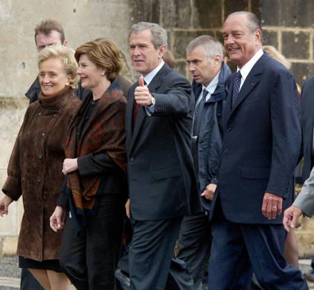 Bernadette Chirac, Wife Of Former French President Jacques Chirac, Dies At 93 Bernadette Chirac, wife of former French President Jacques Chirac, has died at the age of 93. A steadfast supporter throughout her husband’s political career, Bernadette Chodron de Courcel became an influential figure in French public life. She served as a member of the Corrèze General Council and was deeply involved in charitable work. She passed away on Friday at the age of 93. FILE - U.S. President George W. Bush and French President Jacques Chirac arrive in Sainte-Mère-Église with their wives Bernadette and Laura as they are welcomed by the town’s mayor. Sainte-Mère-Église, France, May 27, 2002. Photo by ABACAPRESS.COM Sainte M?re Eglise France Copyright: xANDBZ ABACAx