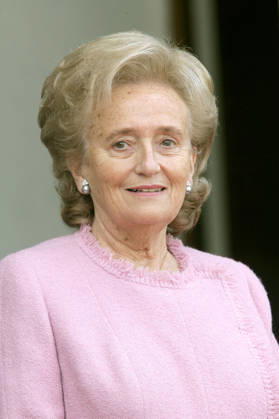 Bernadette Chirac, Wife Of Former French President Jacques Chirac, Dies At 93 Bernadette Chirac, wife of former French President Jacques Chirac, has died at the age of 93. A steadfast supporter throughout her husband’s political career, Bernadette Chodron de Courcel became an influential figure in French public life. She served as a member of the Corrèze General Council and was deeply involved in charitable work. She passed away on Friday at the age of 93. FILE - French first lady Bernadette Chirac poses in front of Elysee palace in France on March 27, 2006. Photo by Nebinger-Orban ABACAPRESS.COM Paris France  Copyright: xNebinger-Orban ABACAx
