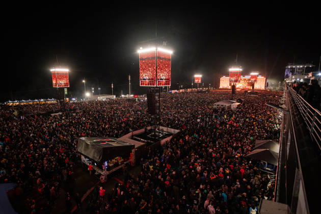 Rock am Ring 2026, Tag 2, 6.6.2026 Ausverkauftes Haus -- Mit dem Traditionsfestival Rock am Ring am Nürburgring in der Eifel startet in Deutschland die Festival-Saison. Rock am Ring findet in diesem Jahr vom 5. bis 7. Juni statt. Rund 80 Bands und Künstler stehen auf einer der drei großen Bühnen. Nürburg Nürburgring Rheinland-Pfalz Deutschland Copyright: xSebastianxDerixx