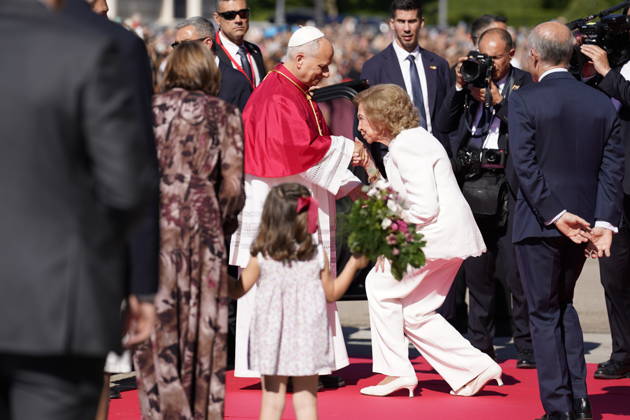 Pope Leo XIV presides a prayer in honor of the Virgin of Almudena in the Cathedral Queen Sofia greets Pope Leo XIV on his arrival at the prayer and homage to the Virgin of Almudena, in the Cathedral of Santa Maria de la Almudena, June 8, 2026, in Madrid Spain After praying before the patron saint, the Pope placed at her feet the Golden Rose, a personal and exceptional recognition with which the Pontiffs honor images of Virgins 08 JUNE 2026 POOL POPE LEON XIV MADRID CATHEDRAL ALMUDENA MADRID SPAIN PRAYER TO POPE LEON XIV MADRID Madrid Madrid Spain  Copyright: xA.xPÃ rezxMeca EuropaxPress Poolx 7582321