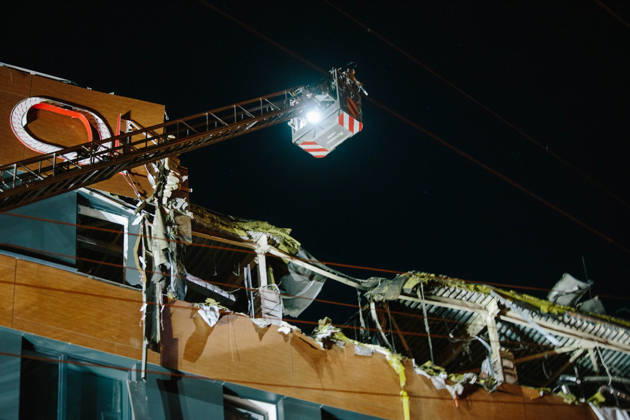 Consequences Of The Attack On Kharkiv Rescuers inspect a business center damaged in a military operation in Kharkiv, Ukraine, on June 9, 2026. According to the mayor, residential buildings, a business center, restaurants, a church, and cars were damaged, and more than 15 people were injured by morning. Kharkiv Ukraine Copyright: xPavloxPakhomenkox originalFilename: pakhomenko-notitle260609_npEJF