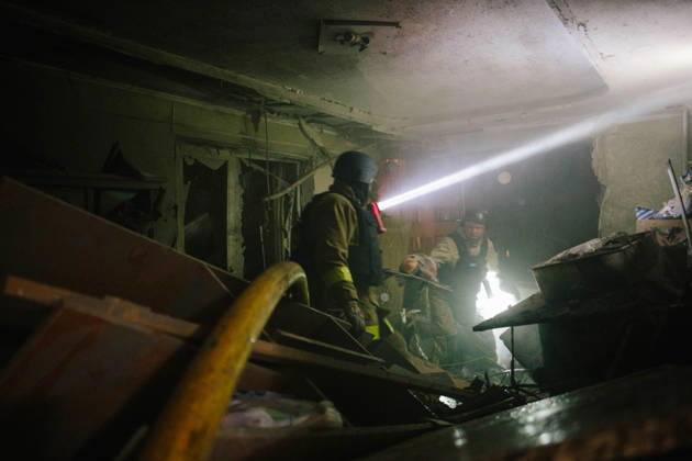 Consequences Of The Attack On Kharkiv Rescuers inspect a business center damaged in a military operation in Kharkiv, Ukraine, on June 9, 2026. According to the mayor, residential buildings, a business center, restaurants, a church, and cars were damaged, and more than 15 people were injured by morning. Kharkiv Ukraine Copyright: xPavloxPakhomenkox originalFilename: pakhomenko-notitle260609_npKJL