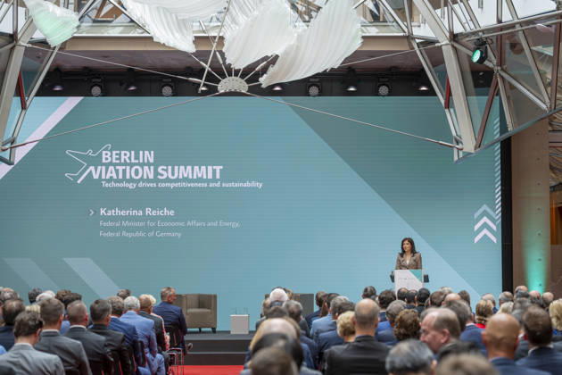 - Aviation Summit EUR, Deutschland, Berlin, 09.06.2026: Am Vortag der ILA26 treffen sich auf der Aviation Summit (BAS) Entscheider der internationalen Luftfahrt aus Politik, Industrie, Wissenschaft und Finanzen. Sie erörtern welche Fortschritte sind heute schon erreicht worden und welche Herausforderungen müssen noch gemeistert werden. Als Gäste sind anwesend: ¢ Richard Aboulafia ED, Aerodynamic Advisory ¢ Guillaume Faury CEO, Airbus ¢ Lars Wagner CEO, Airbus Commercial ¢ Michael Schöllhorn CEO, Airbus Defense and Space & President, BDLI ¢ Peter Gerber CEO, Condor ¢ Tobias Meyer CEO, Deutsche Post DHL Group ¢ Magda KopczyÅ ska DG, European Commission, DG Move ¢ Nicola Beer VP, European