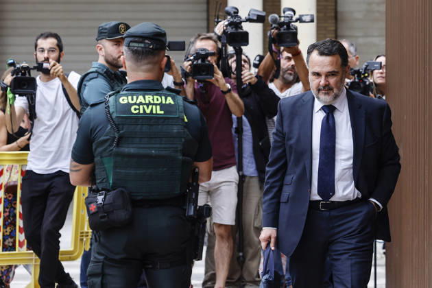 Carlos Mazóns lawyer, Ignacio Gally, on June 10, 2026, in Catarroja, Valencia, Comunidad Valenciana Spain Representatives of the Associació de Víctimes de la DANA 29 d Octubre de 2024, of the Asociación de Víctimas Mortales Dana 29 O and of Damnificados por la DANA de l Horta Sud de Valencia have gathered today in front of the Courts of Catarroja where the First Vice-President of the Generalitat and Councilor of Social Services on October 29, 2024, Susana Camarero is summoned today as witness 10 JUNE 2026 Espana  Copyright: xRoberxSolsonax 7585522