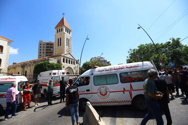 Israeli strikes target southern Lebanon despite ceasefire SIDON, LEBANON - JUNE 10: Ambulances and emergency personnel are seen near the site of an Israeli airstrike that targeted a vehicle in the city of Sidon, Lebanon on June 10, 2026. Israeli forces carried out airstrikes on areas in southern Lebanon despite the ceasefire, with a vehicle targeted in Sidon. Mohammad Abushama Anadolu Sidon Lebanon. Editorial use only. Please get in touch for any other usage. Copyright: x2026xAnadoluxMohammadxAbushamax