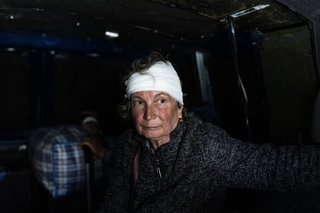 News Bilder des Tages Injured civilians evacuated from hospital after Russian attacks in Druzhkivka DRUZHKIVKA, UKRAINE - JUNE 10: An injured woman is being evacuated by volunteers from a hospital in Druzhkivka, Ukraine, 10 June 2026 Diego Herrera Carcedo Anadolu Druzhkivka Ukraine. Editorial use only. Please get in touch for any other usage.  Copyright: x2026xAnadoluxDiegoxHerreraxCarcedox