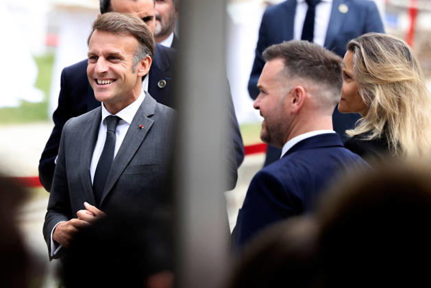 Emmanuel Macron and Brigitte Macron Visit the Robert-Debre Hospital - Paris French President Emmanuel Macron arrives to the foundation stone laying ceremony for the Child Brain Institute (ICE - Institut Robert-Debre du Cerveau de l’Enfant) at the Robert-Debre Hospital in Paris, on June 10, 2026. Photo by Stephane Lemouton Pool ABACAPRESS.COM Paris France  Copyright: xLemoutonxStephane Pool ABACAx