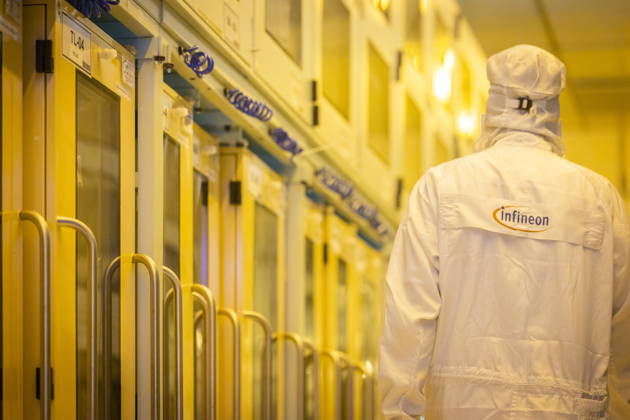Infineon Technologies AG in Dresden Reinraum der neuen Smart Power Fab der Infineon Technologies AG in Dresden am 10. Juni. Am 2. Juli wird die Smart Power Fab feierlich eröffnet. Das neue Werk ist mit einem Investitionsvolumen von fünf Milliarden Euro die größte Einzelinvestition in der Geschichte von Infineon und eines der größten Investitionsprojekte in Deutschland. 300 mm Waferfertigung am Standort Dresden der Infineon Technologies AG Dresden Sachsen Deutschland