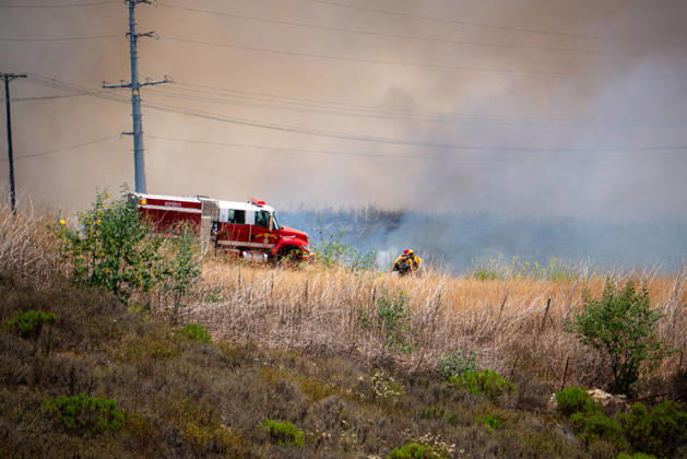 June 10, 2026, Oceanside, California, USA: Fire crews battle the November Fire off Foussat Rd. in Oceanside, California, on June 10, 2026. Multiple resources were called to subdue the nearly 850 acre fire that borders Camp Pendleton and the Whelan Lake Audubon Society Preserve. Oceanside USA - ZUMAg219 20260610_znp_g219_006 Copyright: xJakexLeexGreenx