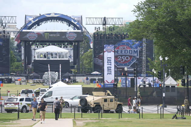 White House readies for UFC event as 250th anniversary celebrations approach WASHINGTON DC, UNITED STATES - JUNE 10: Security forces take security measures as preparations continue on the South Lawn of the White House ahead of the Ultimate Fighting Championship (UFC) Freedom 250 event, part of the America 250 celebrations, in Washington, D.C., United States on June 10, 2026. The event, scheduled for June 14, coincides with Flag Day and U.S. President Donald Trump s 80th birthday and has been described by the White House as a once-in-a-generation celebration of the American fighting spirit. Mehmet Eser Anadolu Washington United States. Editorial use only. Please get in touch for any other usage.  Copyright: x2026xAnadoluxMehmetxEserx