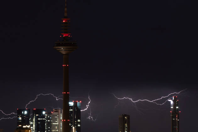 June 10, 2026, Frankfurt, Hesse, Germany: Lightning flashes over the financial district skyline during a thunderstorm in Frankfurt am Main, Germany. Frankfurt Germany - ZUMAb332 20260610_zip_b332_018 Copyright: xMatiasxBasualdox