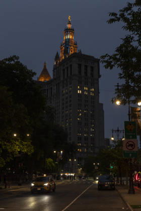 June 10, 2026, New York, New York, USA: As game 4 of the Knicks vs. Spurs NBA finals is played in New York City, The David N. Dinkins Manhattan Municipal Building in Manhattan s Civic Center is lit up in blue and orange in support of the New York Knicks. New York USA - ZUMAr174 20260610_znp_r174_004 Copyright: xGinaxMxRandazzox