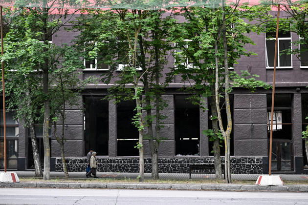 RECORD DATE NOT STATED Residents of frontline Kherson walk past a damaged building in the city center, an area informally classified as part of the red zone due to constant Russian attacks, Kherson, Ukraine, on June 3, 2026. The Russian army attacks the city daily with FPV drones and other unmanned aerial vehicles, deliberately terrorizing civilians. Russian forces conduct hunts for local residents, tracking them with FPV drones and dropping explosives. Police officers, medics, public transport, and urban infrastructure are also targeted. Based on the intensity of attacks, Kherson is informally divided into yellow and red zones, with the red zone considered the most dangerous. Anti-drone netting has been installed above roads to help protect against Rus Copyright: xDmytroxSmolienkox