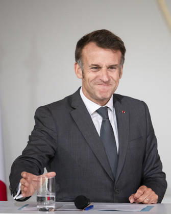 Le président Emmanuel Macron prononce un discours lors de la réception des groupes dengagement du G7 au palais de lElysée à Paris le 10 juin 2026 Eliot Blondet Pool Bestimage French President Emmanuel Macron look and gestures during a meeting with the G7 Engagement Groups at the Elysee Palace, French Presidential Palace, in Paris, on June 10, 2026 Paris France  Copyright: xEliotxBlondetx xPoolx xBestimagexEliotxBlondetx xPoolx xBestimagex