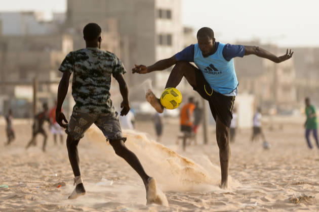 Young people turn Dakar beaches into football pitches DAKAR, SENEGAL - JUNE 10: Young people in Dakar, Senegal, which will compete in the 2026 FIFA World Cup, spend their time playing football on the beaches on June 10, 2026. Forming teams and playing matches on the sandy shores along the Atlantic Ocean, the youngsters turn the coastline into an open-air football pitch. Cem Ozdel Anadolu Dakar Senegal. Editorial use only. Please get in touch for any other usage.  Copyright: x2026xAnadoluxCemxOzdelx