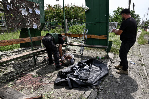 RECORD DATE NOT STATED Russians Hit Zaporizhzhia With KAB Bombs - Ukraine CAUTION, SENSITIVE CONTENT. A medic examines the body of a woman killed in a Russian strike with guided aerial bombs at a public transport stop in the settlement of Balabyne, Zaporizhzhia region, Ukraine, on June 7, 2026. Russian forces attacked the settlement with guided aerial bombs (KABs), which struck near the public transport stop. Three people were killed and at least five others were injured in the attack. Private homes were also damaged Photo by Dmytro Smolienko Ukrinform ABACAPRESS.COM Zaporizhzhia region Ukraine  Copyright: xSmoliyenkoxDmytro Ukrinform ABACAx