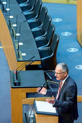 - Wien 11.06.2026 - Debatte Budget Österreichisches Parlament - Der Nationalrat trat heute im Hohen Haus zu einer regluären Nationalratssitzung zusammen. Haupthema war die gestrige Budgetrede des Finanzministers und die Debatte darüber. PHOTO: Finanzminister Markus Marterbauer (SPÖ) auf der Regierungsbank.. Vienna (AUSTRIA) - Austrian Parliament National Council session - The National Council met today in Parliament for a regular National Council session. The topic of the plenary session was the Budget Speech by the Austrian Minister of Finance. Budget, Finanzen, Staatsfinanzen, Geld, Steuern, Ausgaben, Einnahmen, Regierung, echtes Dopelbudet 2027 28 , 2028, Schulden, Nationalratssitzung, Nationalrat SItzung Debatte zu Budgetprä 
