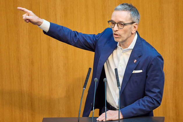 - Wien 11.06.2026 - Debatte Budget Österreichisches Parlament - Der Nationalrat trat heute im Hohen Haus zu einer regluären Nationalratssitzung zusammen. Haupthema war die gestrige Budgetrede des Finanzministers und die Debatte darüber. PHOTO: FPÖ-Bundesparteiobmann Herbert Kickl (L) am Rednerpult. Vienna (AUSTRIA) - Austrian Parliament National Council session - The National Council met today in Parliament for a regular National Council session. The topic of the plenary session was the Budget Speech by the Austrian Minister of Finance. Budget, Finanzen, Staatsfinanzen, Geld, Steuern, Ausgaben, Einnahmen, Regierung, echtes Dopelbudet 2027 28 , 2028, Schulden, Nationalratssitzung, Nationalrat SItzung Debatte zu Budgetpräsentation 