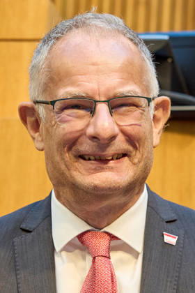 - Wien 11.06.2026 - Debatte Budget Österreichisches Parlament - Der Nationalrat trat heute im Hohen Haus zu einer regluären Nationalratssitzung zusammen. Haupthema war die gestrige Budgetrede des Finanzministers und die Debatte darüber. PHOTO: Finanzminister Markus Marterbauer (SPÖ) auf der Regierungsbank. Vienna (AUSTRIA) - Austrian Parliament National Council session - The National Council met today in Parliament for a regular National Council session. The topic of the plenary session was the Budget Speech by the Austrian Minister of Finance. Budget, Finanzen, Staatsfinanzen, Geld, Steuern, Ausgaben, Einnahmen, Regierung, echtes Dopelbudet 2027 28 , 2028, Schulden, Nationalratssitzung, Nationalrat SItzung Debatte zu Budgetprä 