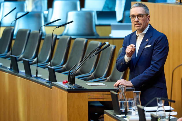- Wien 11.06.2026 - Debatte Budget Österreichisches Parlament - Der Nationalrat trat heute im Hohen Haus zu einer regluären Nationalratssitzung zusammen. Haupthema war die gestrige Budgetrede des Finanzministers und die Debatte darüber. PHOTO: FPÖ-Bundesparteiobmann Herbert Kickl am Rednerpult. Vienna (AUSTRIA) - Austrian Parliament National Council session - The National Council met today in Parliament for a regular National Council session. The topic of the plenary session was the Budget Speech by the Austrian Minister of Finance. Budget, Finanzen, Staatsfinanzen, Geld, Steuern, Ausgaben, Einnahmen, Regierung, echtes Dopelbudet 2027 28 , 2028, Schulden, Nationalratssitzung, Nationalrat SItzung Debatte zu Budgetpräsentation