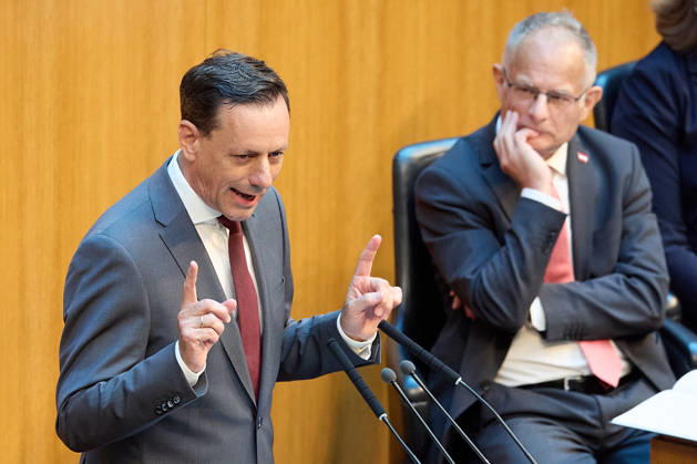 - Wien 11.06.2026 - Debatte Budget Österreichisches Parlament - Der Nationalrat trat heute im Hohen Haus zu einer regluären Nationalratssitzung zusammen. Haupthema war die gestrige Budgetrede des Finanzministers und die Debatte darüber. PHOTO: Finanzminister Markus Marterbauer (SPÖ) auf der Regierungsbank, links, am Rednerpult, ÖVP-Klubobmann Ernst Gödl. Vienna (AUSTRIA) - Austrian Parliament National Council session - The National Council met today in Parliament for a regular National Council session. The topic of the plenary session was the Budget Speech by the Austrian Minister of Finance. Budget, Finanzen, Staatsfinanzen, Geld, Steuern, Ausgaben, Einnahmen, Regierung, echtes Dopelbudet 2027 28 , 2028, Schulden, Nationalratss 