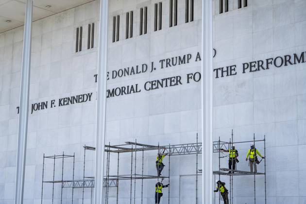 June 12, 2026, Washington, District Of Columbia, USA: Workers prepare to remove the name of United States President Donald J Trump from the facade of the John F. Kennedy Memorial Center for the Performing Arts in Washington, DC, USA, after a federal judge ordered that President Trump s name be removed from the building on Friday, June 12, 2026 Washington USA - ZUMAs152 20260612_faa_s152_004 Copyright: xAndrewxThomasx