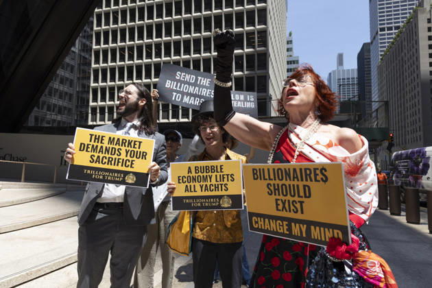 June 12, 2026, New York, New York, USA: Demonstrators with the satiric group Trillionaires For Trump wear elegant attire while holding signs that read THE MARKET DEMANDS YOUR SACRIFICE A BUBBLE ECONOMY LIFTS ALL YACHTS BILLIONAIRES SHOULD EXIST CHANGE MY MIND. A coalition of organizations rally outside JP Morgan Chase headquarters in Midtown Manhattan to disrupt Chase CEO J. Dimon s party celebrating E. Musk s launch of SpaceX s IPO on the Nasdaq Stock Exchange and Musk s net worth as a trillionaire. Organizers denounce working people having SpaceX forced into their 401ks and pensions and the emergence of trillionaire-level wealth in the United States while millions of people face housing insecurity, medical debt, and low wages. New - ZUMAr174 20260612_znp_r174_013 Copyright: xGinaxMxRandazzox