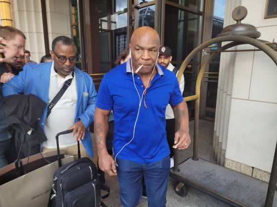 Entertainment Bilder des Tages US-Boxlegende Mike Tyson bei der Abreise aus dem Hotel The Ritz-Carlton am Potsdamer Platz. 13.06.2026 Copyright: xAgenturxMatthiasxWehnertx xM.xGränzdörferx