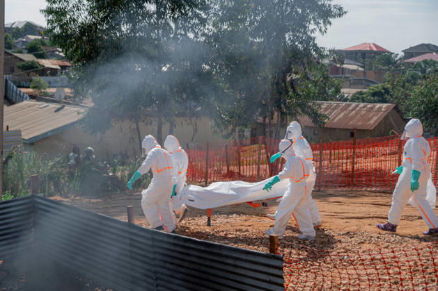 Ebola outbreak in Democratic Republic of Congo BUNIA, DEMOCRATIC REPUBLIC OF THE CONGO - JUNE 13: A body is taken to the morgue of Nyankunde Medical Center for burial procedures by health teams wearing protective suits as part of epidemic control measures, as an infected citizen who has the Ebola virus has died in Bunia, Democratic Republic of the Congo (DRC), on June 13, 2026. Stringer Anadolu Bunia Democratic Republic of the Congo. Editorial use only. Please get in touch for any other usage. Copyright: x2026xAnadoluxStringerx