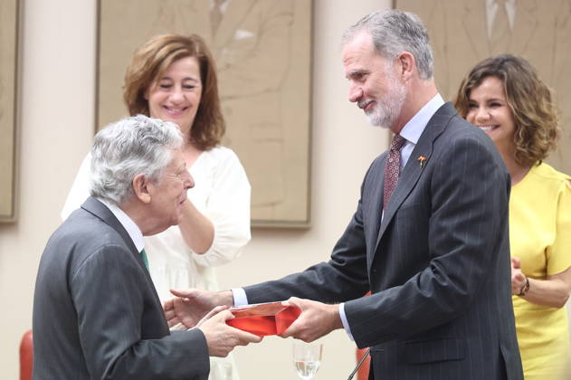 The King presides over the award ceremony of the VI Premio 15 de Junio King Felipe VI presents the award to journalist Miguel Ángel Aguilar i during the award ceremony of the VI Premio 15 de Junio a los Valores Constitucionales, in the Congress of Deputies, June 15, 2026, in Madrid Spain In this edition, the award goes to journalist and writer Miguel Ángel Aguilar in recognition of an exemplary career in defense of freedom of expression and freedom of the press, two fundamental constitutional values which, moreover, represent an essential counterweight for the proper functioning of any democracy June 15, 1977 marks one of the most important moments in Spains recent history, the first democratic elections in which all Spaniards voted freely Copyright: xEduardoxParrax 7598539