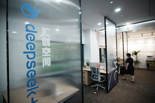 DeepSeek HANGZHOU, CHINA - JUNE 16, 2026 - The Canal Qiyuan DeepSeek Home located in Changqing Street, Hangzhou, Zhejiang Province, China on June 16, 2026. Hangzhou Zhejiang China  Copyright: xCFOTOx i1781626906368