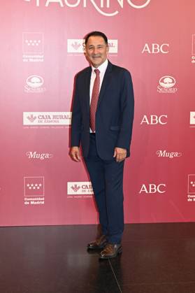 ABC Presents the 17th Bullfighting Award to the Lozano Brothers César Rincón poses at the photocall during the presentation of ABCs 17th Bullfighting Award on June 17, 2026, in Madrid, Spain ABC BULLFIGHTING AWARD CELEBRITIES PHOTOCALL José Madrid Madrid Spain,detected_source_language  Copyright: xJosÃ xOlivax 7603413