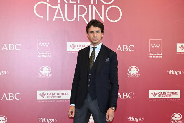 ABC Presents the 17th Bullfighting Award to the Lozano Brothers Andrés Roca Rey poses at the photocall during the presentation of ABCs 17th Bullfighting Award on June 17, 2026, in Madrid, Spain ABC BULLFIGHTING AWARD CELEBRITIES PHOTOCALL José Madrid Madrid Spain,detected_source_language  Copyright: xJosÃ xOlivax 7603431