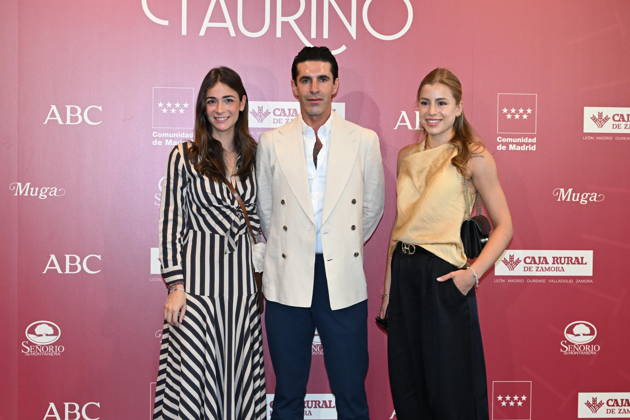 ABC Presents the 17th Bullfighting Award to the Lozano Brothers Alejandro Talavante poses at the photocall during the presentation of ABCs 17th Bullfighting Award on June 17, 2026, in Madrid, Spain ABC BULLFIGHTING AWARD CELEBRITIES PHOTOCALL José Madrid Madrid Spain,detected_source_language Copyright: xJosà xOlivax 7603518