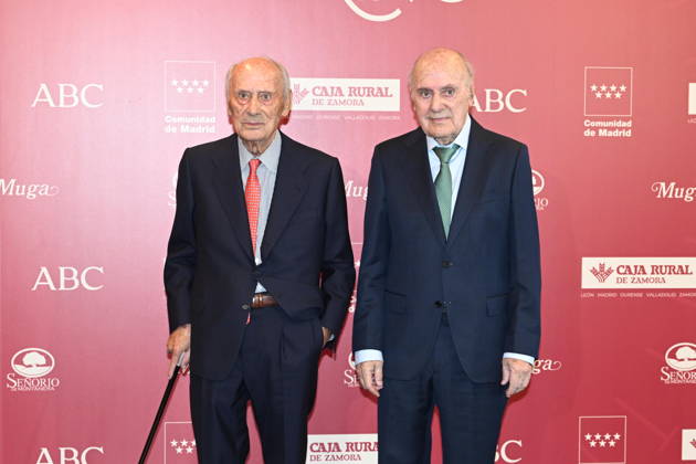 ABC Presents the 17th Bullfighting Award to the Lozano Brothers The Lozano brothers pose at the photocall during the presentation of ABCs 17th Bullfighting Award on June 17, 2026, in Madrid, Spain ABC BULLFIGHTING AWARD CELEBRITIES PHOTOCALL José Madrid Madrid Spain,detected_source_language Copyright: xJosà xOlivax 7603564